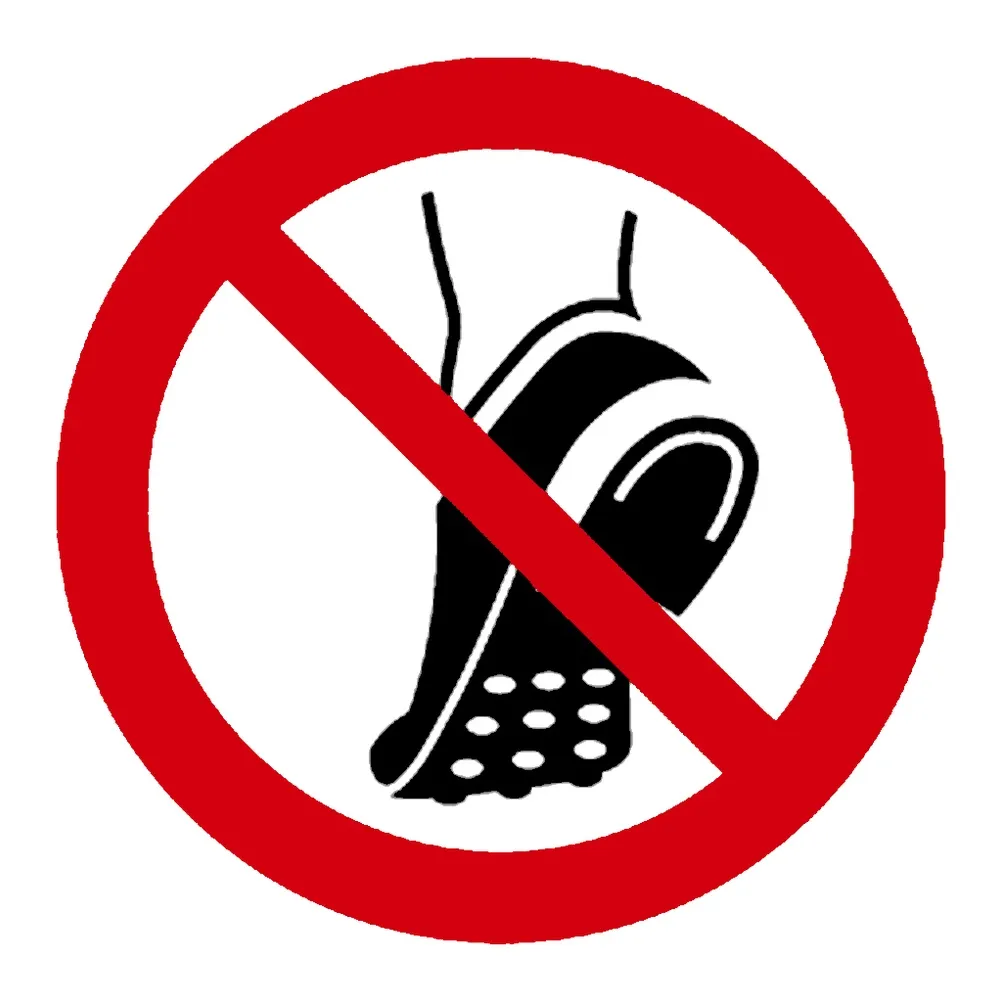 Señal / Cartel de Prohibido el uso de calzado con tachuelas