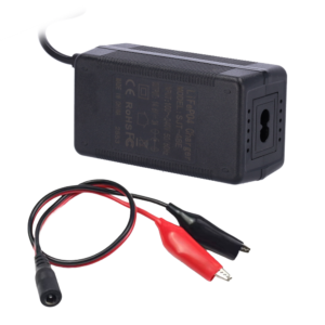 Cargador de baterías de litio LiFePO4 12V / 3A — salida DC 14,6 V
