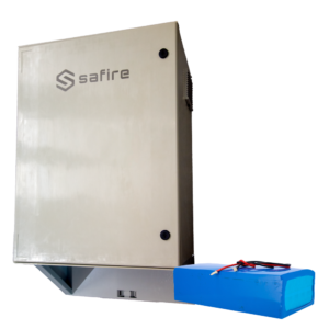 Safire SF-BOX08220-BMS-IP55-4800WH Armario inteligente de poliéster para farola con switch PoE L2 y batería litio 48 V 100 Ah
